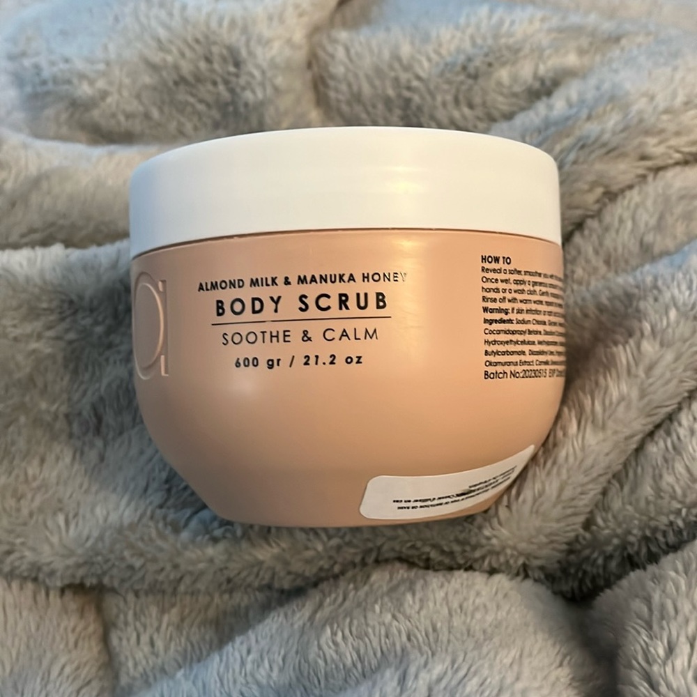 Ciroa‎ Almond Milk & Manuka Honey Body Scrub